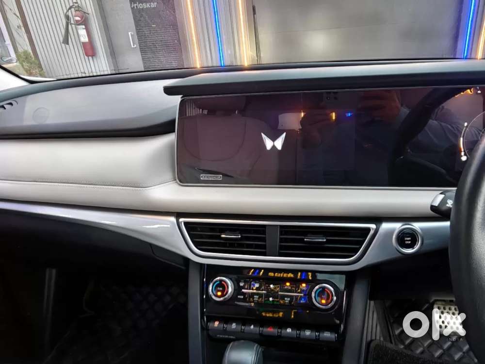 Mahindra Xuv700 2.2 Ax 7 Diesel At Luxury Pack Str Awd, 2023, Diesel