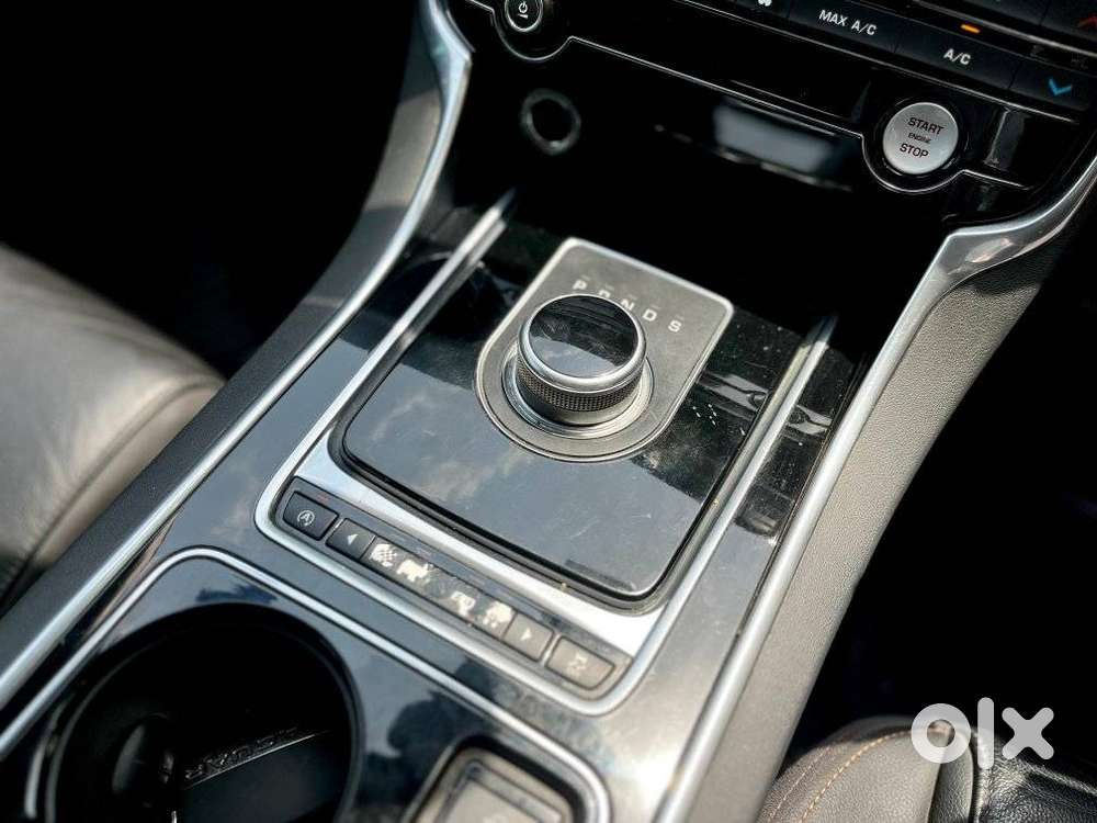 Jaguar Xe Portfolio, 2018, Petrol