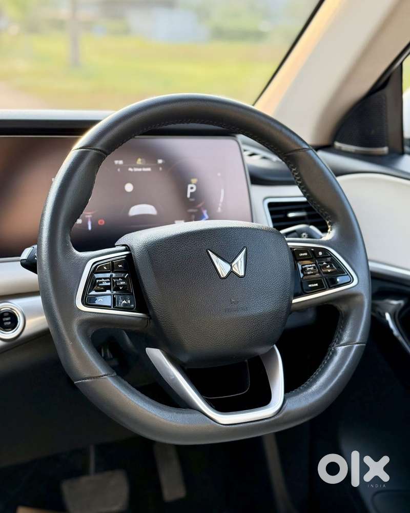 Mahindra Xuv700 2.2 Ax 7 Diesel At Luxury Pack Str Awd, 2023, Diesel