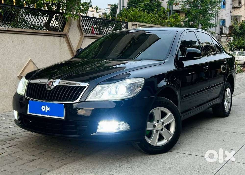 Skoda Laura Ambiente 2.0 Tdi Cr Manual, 2011, Diesel