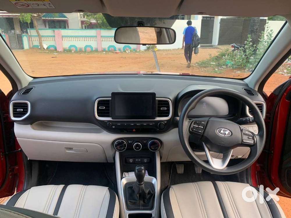 Hyundai Venue 2023 Petrol Well Maintained