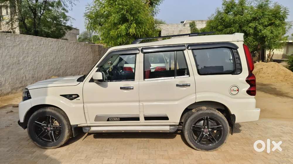 Mahindra Scorpio Classic 2021 Diesel Manual