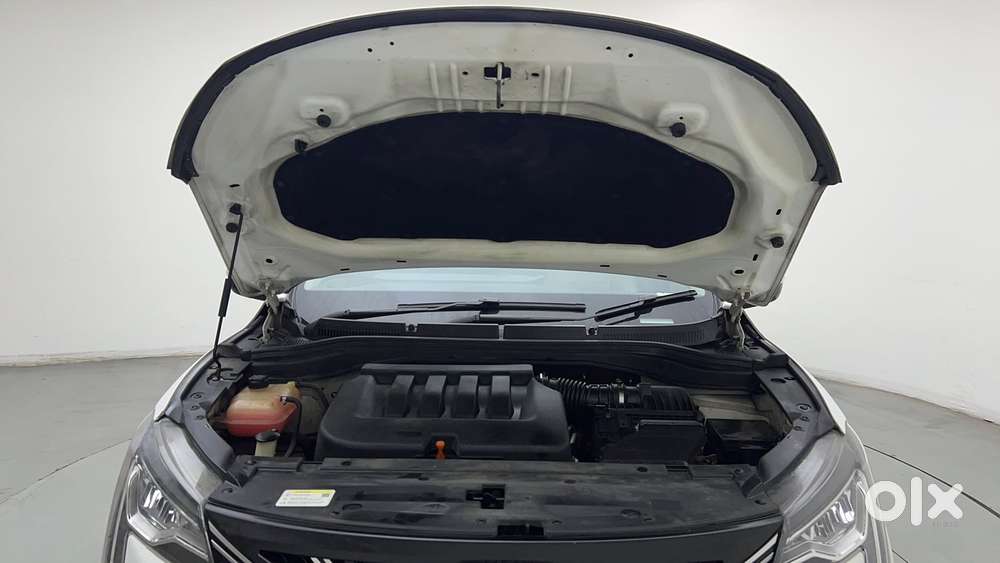 Mahindra Xuv700 2.0 Ax 5 Petrol Mt Str, 2022, Petrol