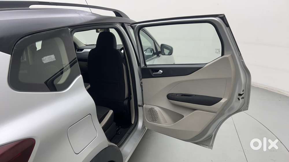 Renault Triber 1.0 Rxz Dual Tone, 2021, Petrol