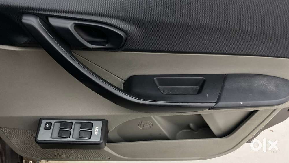 Tata Tiago Xe, 2018, Petrol