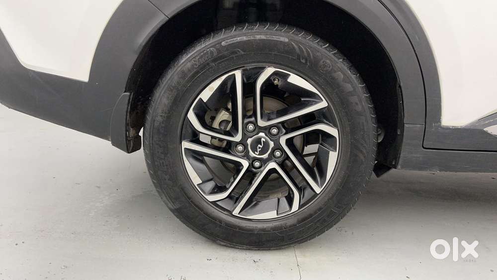 Kia Carens 1.4 Luxury 7 Str, 2022, Petrol