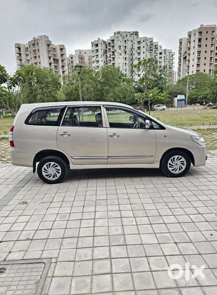 Toyota Innova 2.5 G (diesel) 8 Seater Bs Iv, 2016, Diesel