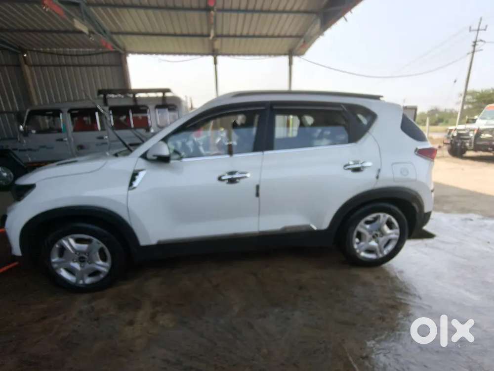 Kia Sonet 2023 Petrol 42000 Km Driven