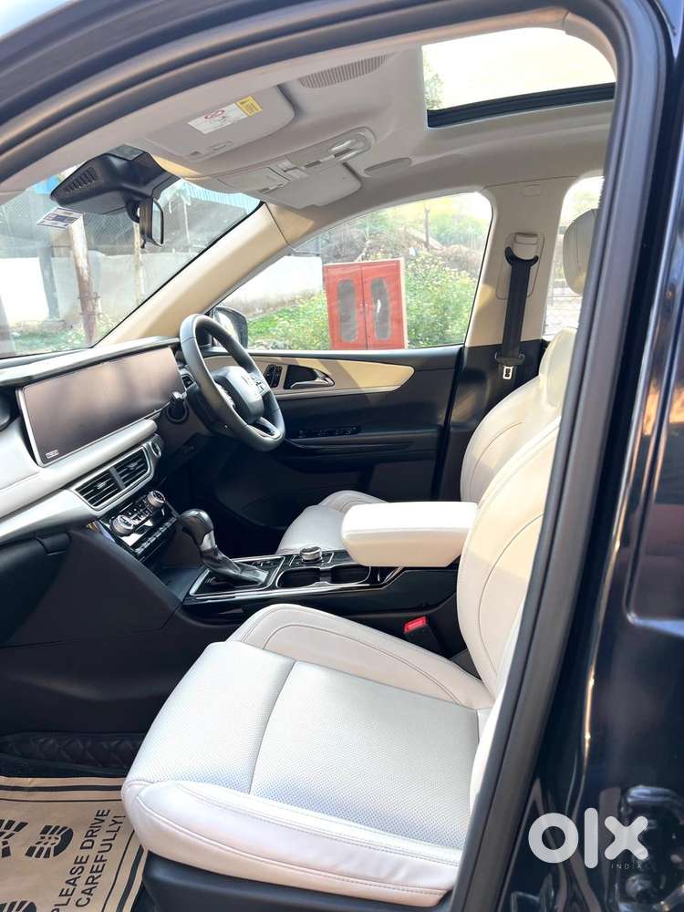 Mahindra Xuv700 2.0 Ax 7 Petrol At Luxury Pack Str, 2023, Petrol