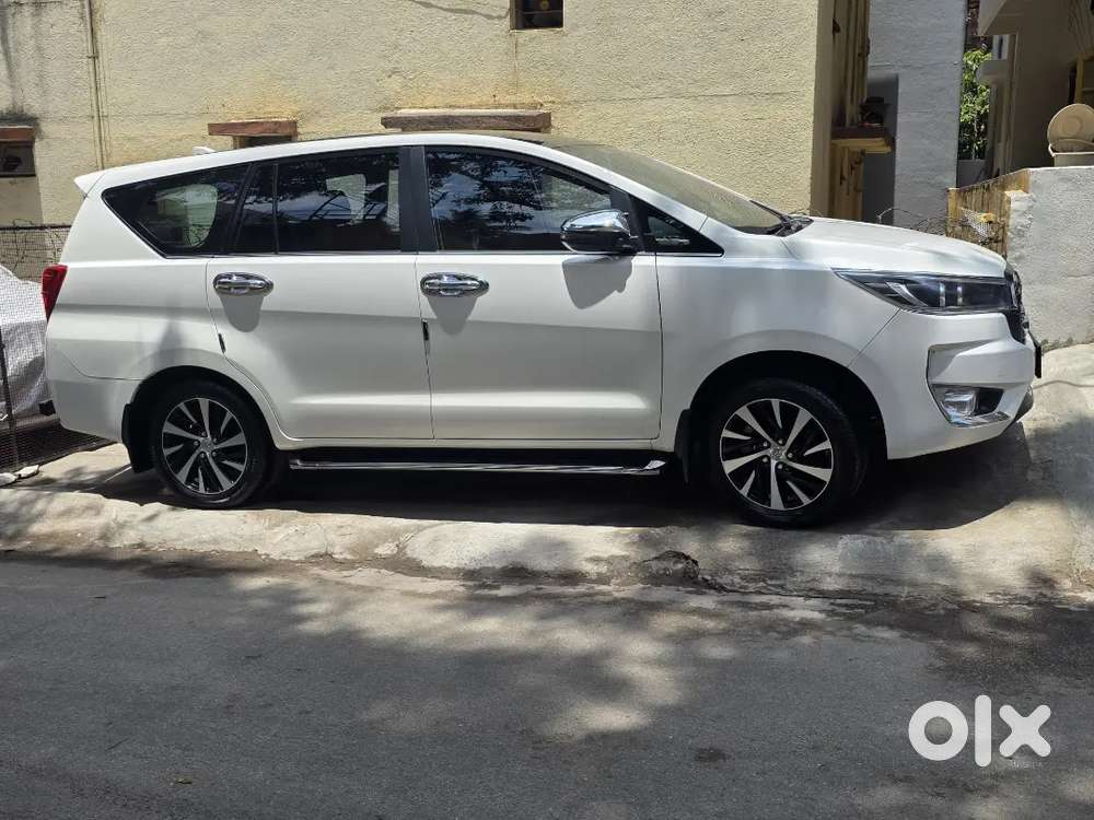 Toyota Innova Crysta 2025