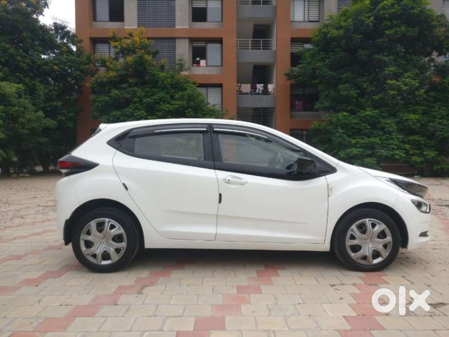 Tata Altroz, 2022, Petrol