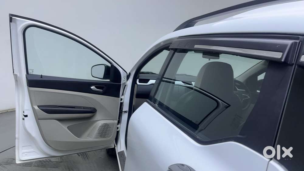 Renault Triber Rxz, 2022, Petrol