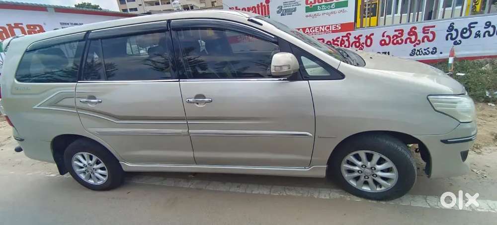Toyota Innova 2.5 V 2012 Diesel Manual