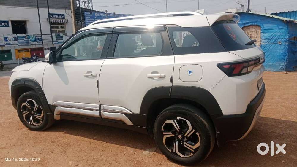 Maruti Suzuki Brezza 1.5 Zxi Plus Smart Hybrid Dual Tone, 2022, Petr..