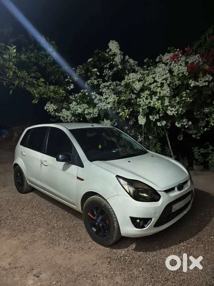Ford Figo 2013 Petrol 137000 Km Driven
