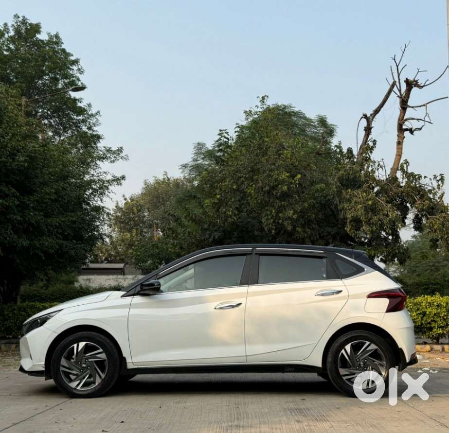 Hyundai I20 Asta (o) 1.2 Ivt Dual Tone, 2022, Petrol