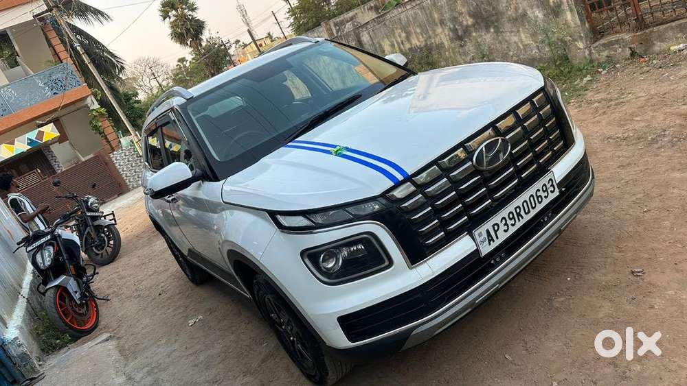 Hyundai Venue 2022 Petrol 20000 Km Driven