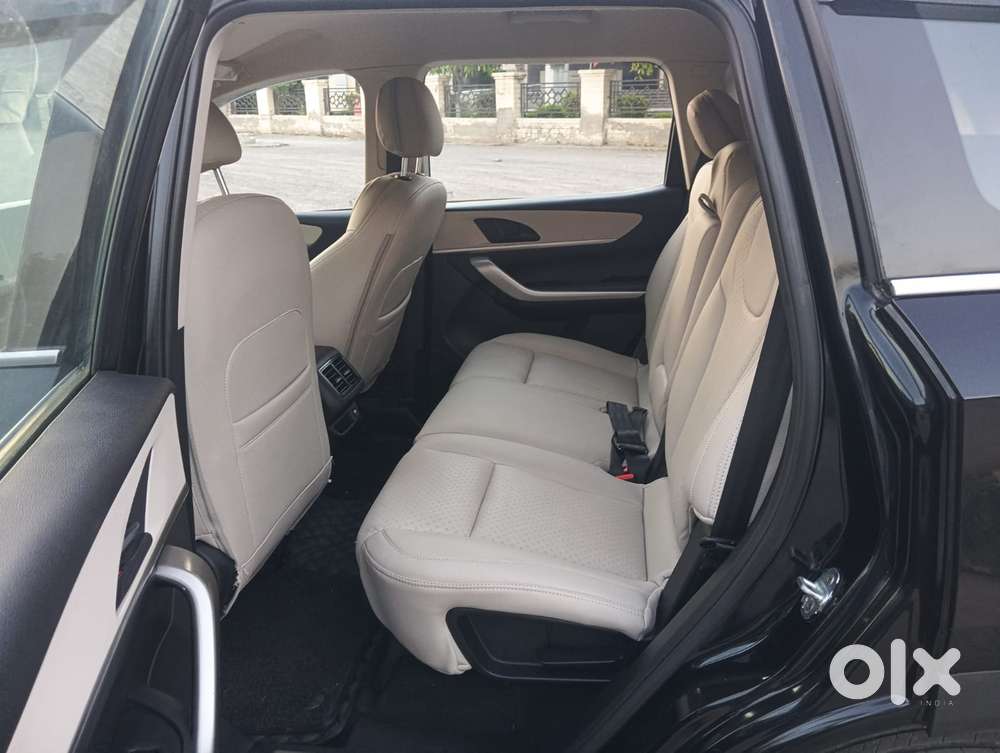 Mahindra Xuv700 2.2 Ax 3 Diesel Mt 7 Str, 2025, Diesel