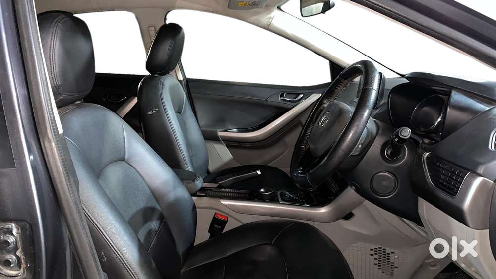 Tata Nexon 1.2 Revotron Xza Plus Dualtone, 2018, Petrol