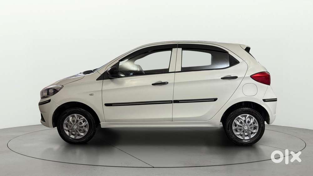 Tata Tiago Xe, 2018, Petrol