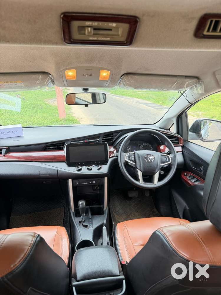 Toyota Crysta 2.8 G Automatic