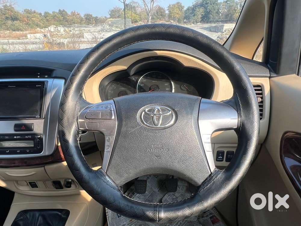 Toyota Innova 2004-2011 2.5 V Diesel 7-seater, 2015, Diesel