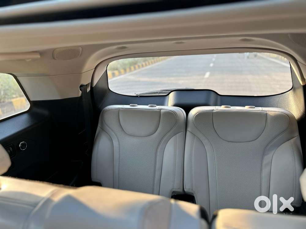 Mahindra Xuv700 2.2 Ax 7 Diesel At Luxury Pack Str, 2025, Diesel