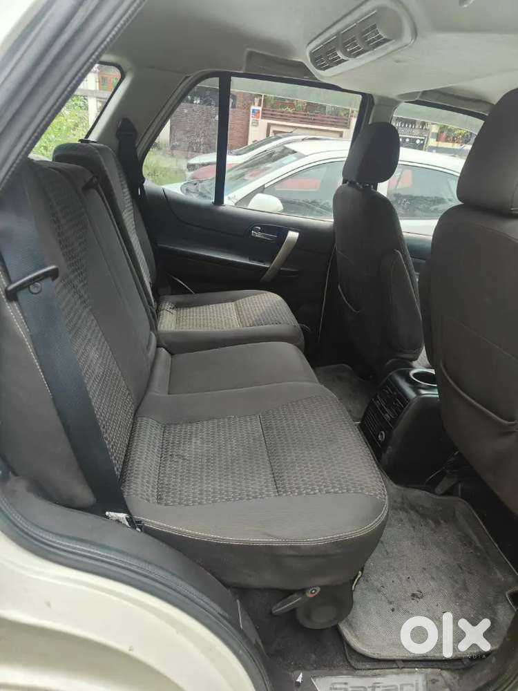 Tata Safari Storme 2015