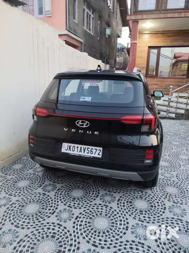 Hyundai Venue 2024 Petrol Well Maintained