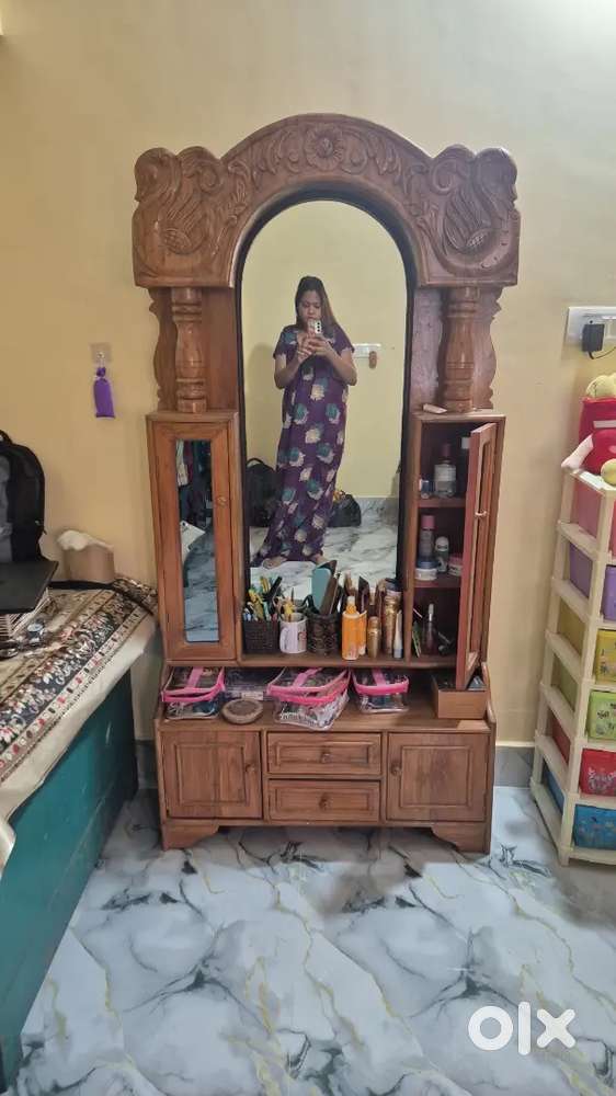 Dressing table