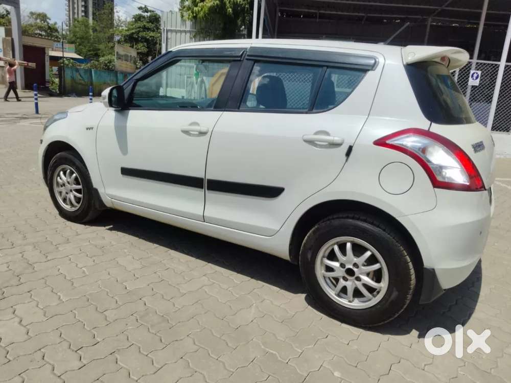 Maruti Suzuki Swift Vxi 1.2 Abs Bs-iv, 2017, Petrol