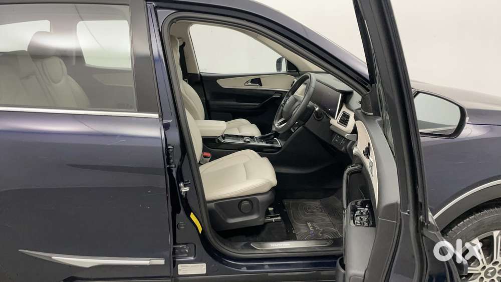 Mahindra Xuv700 2.2 Ax 7 Diesel At Luxury Pack Str, 2022, Diesel