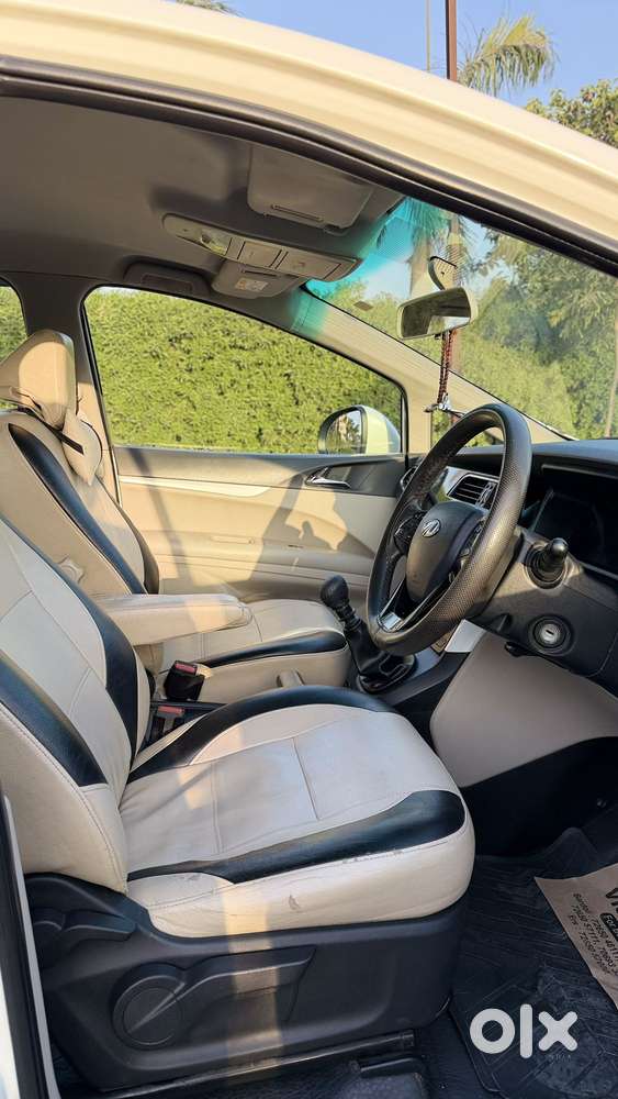 Mahindra Marazzo M6, 2018, Diesel