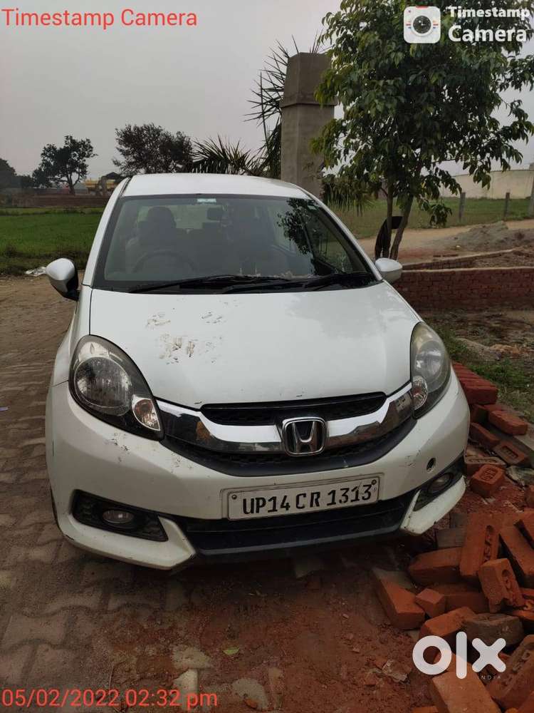 Good Car Average Of Car Is 20 -22 Km Per Litre In 7 Seater Very Good .