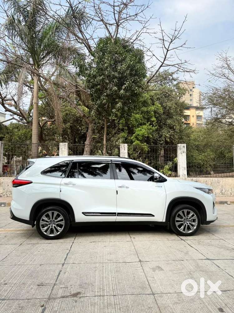 Toyota Innova Hycross 2023