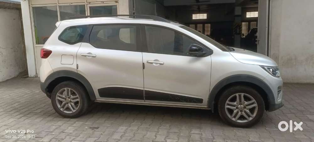Renault Triber Rxz, 2022, Petrol
