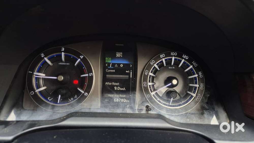 Toyota Innova Crysta 2.4 V 8 Str, 2016, Diesel