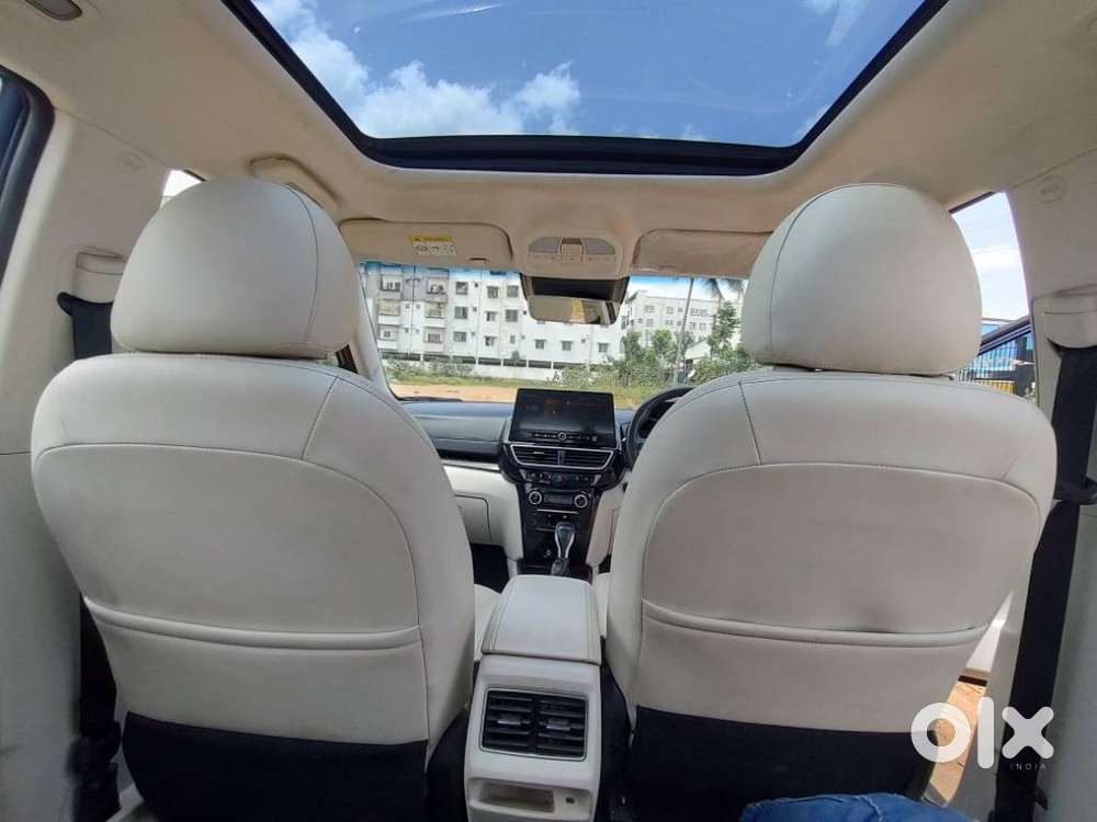 Mahindra Xuv 3xo Ax7l 1.2 Petrol At (pg), 2024, Petrol