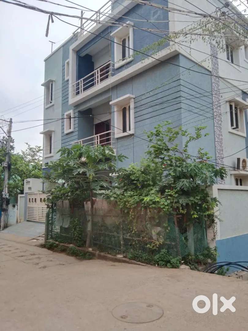 For rent G+2 Building 1st floor with car parking in sarada colony For