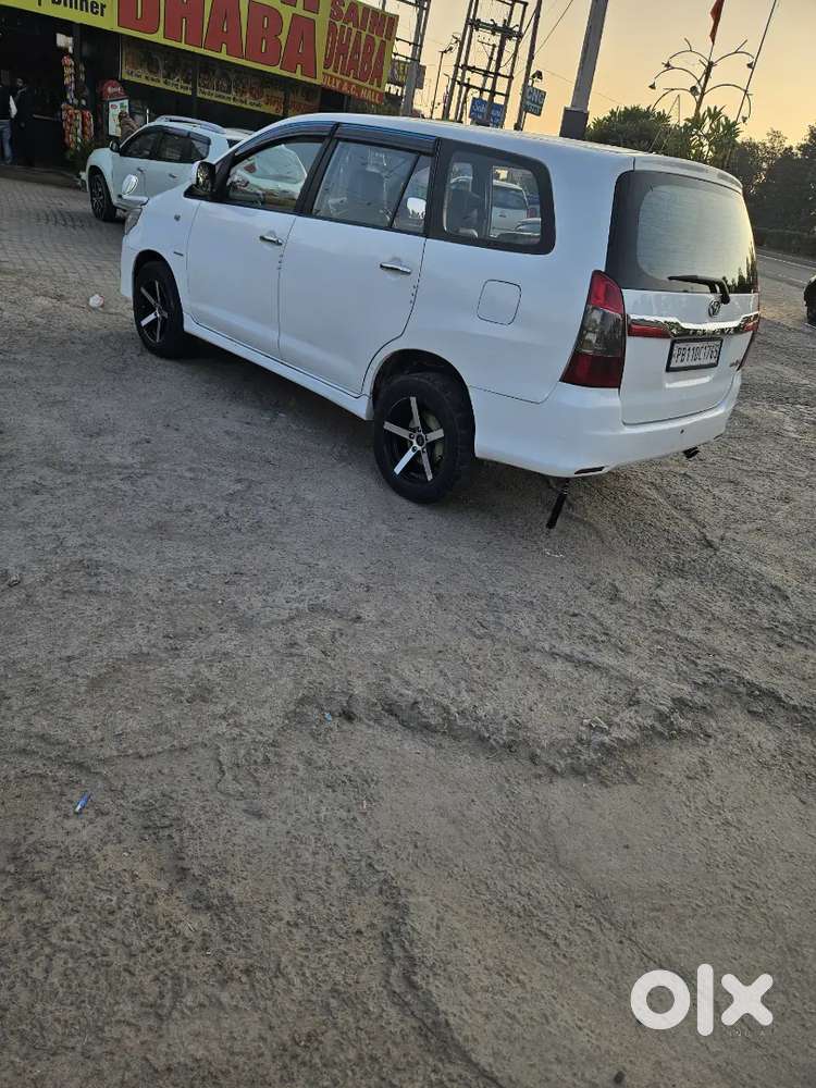 Toyota Innova 2015 Diesel 215000 Km Driven