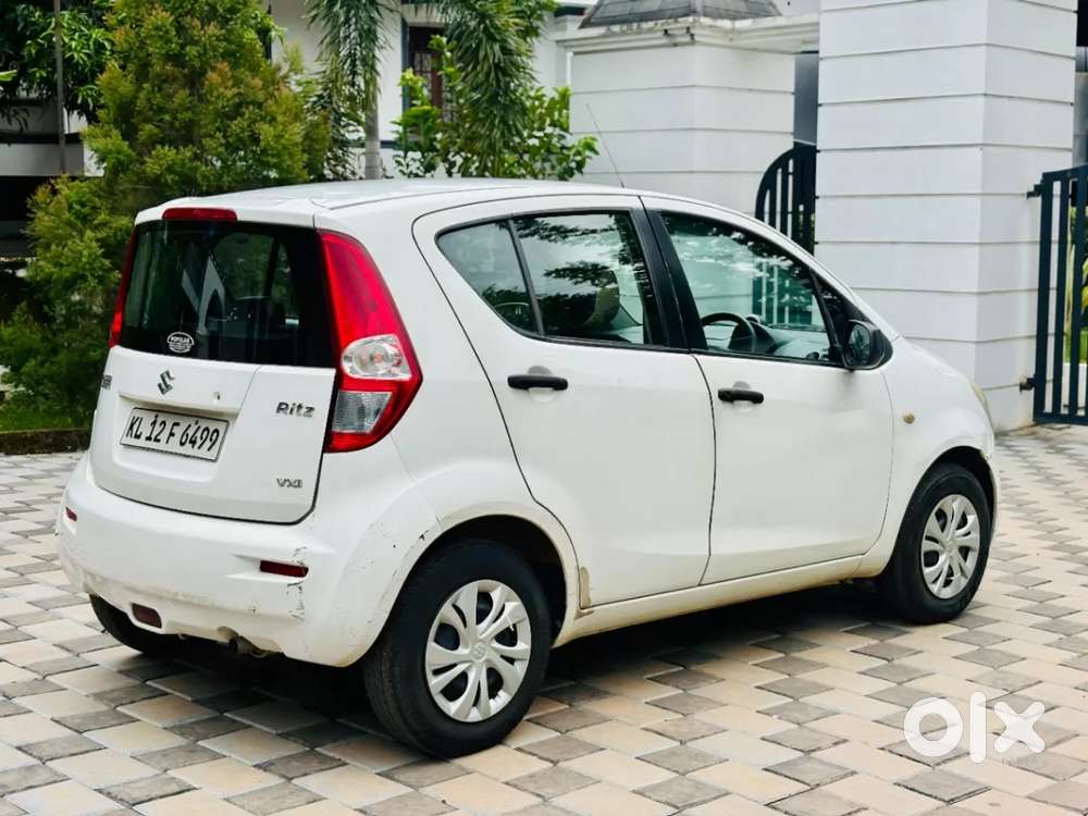 Maruti Suzuki Ritz Lxi, 2011, Petrol