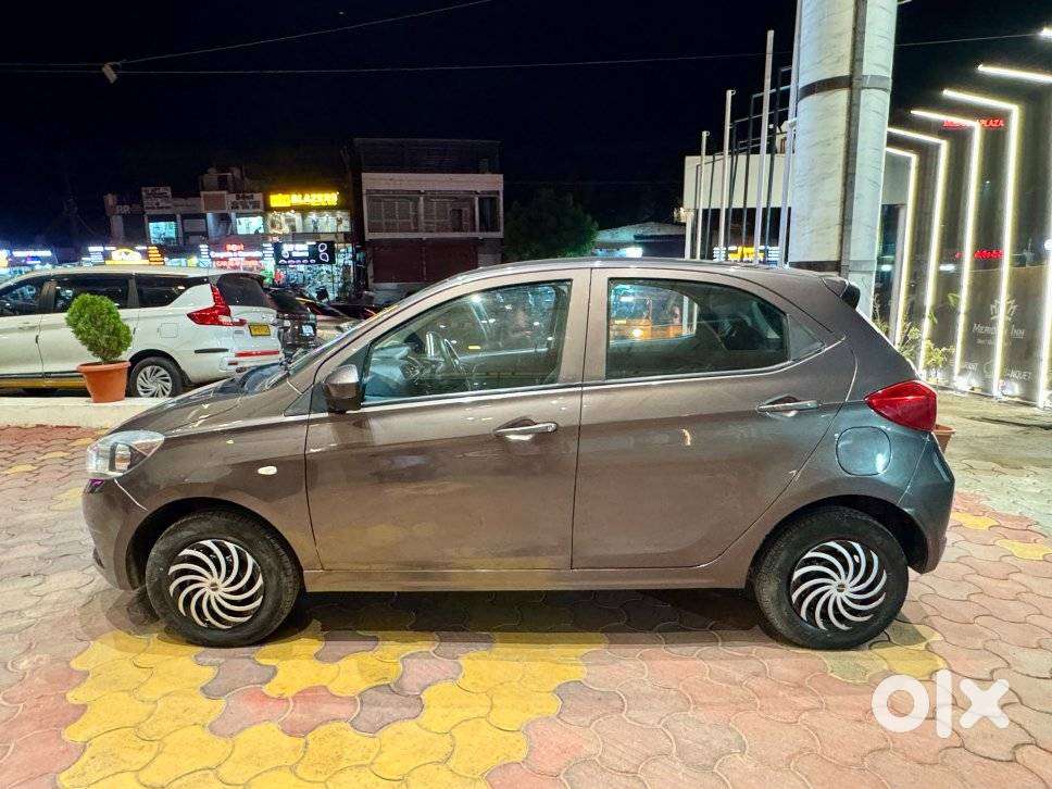 Tata Tiago Xe, 2018, Petrol