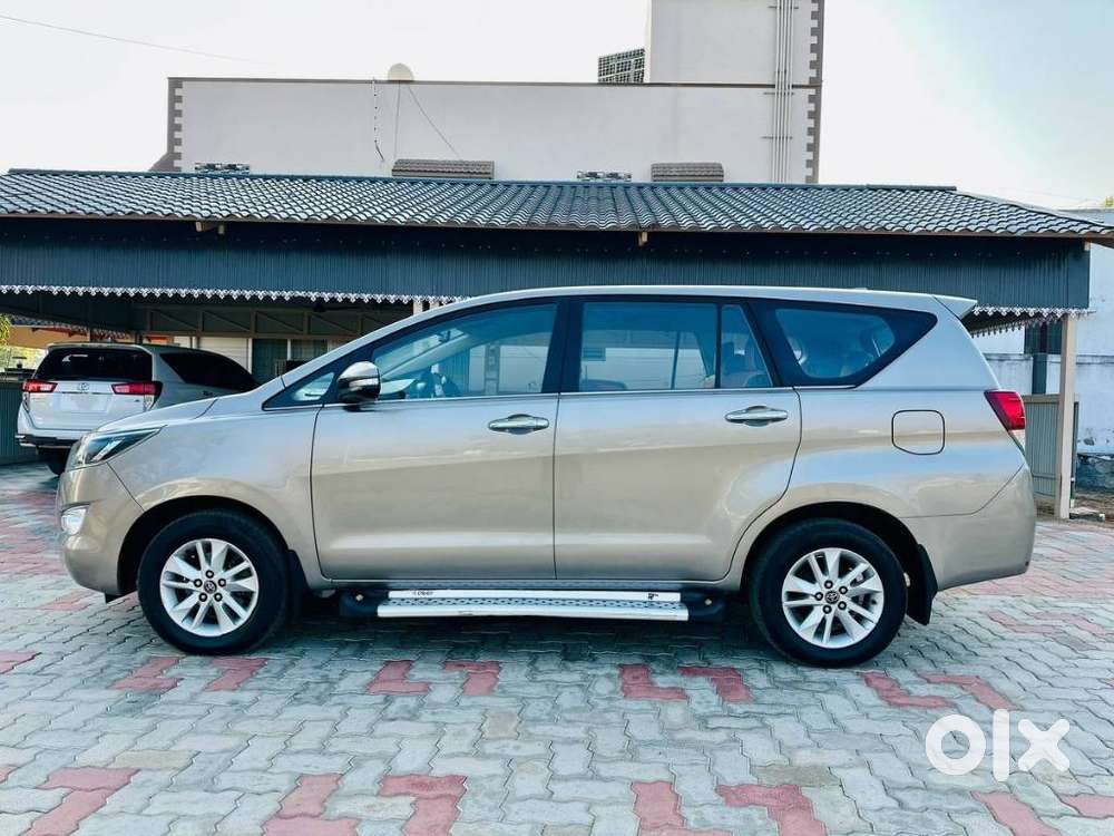 Toyota Innova Crysta 2.4 V, 2016