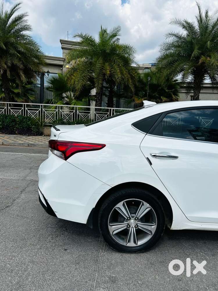 Hyundai Verna 1.6 At Petrol  Sunroof  Vip No.  Top Model