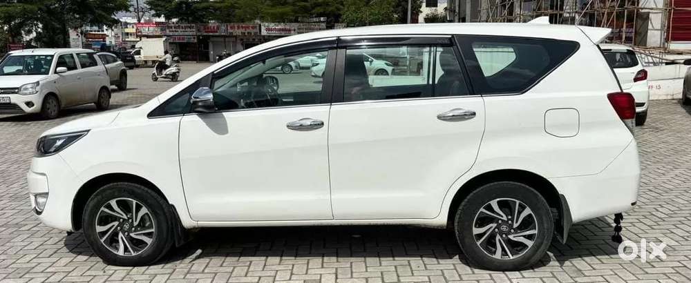 Toyota Innova Crysta [2020-ongoing] 2.4 Vx 8 Str, 2025, Diesel