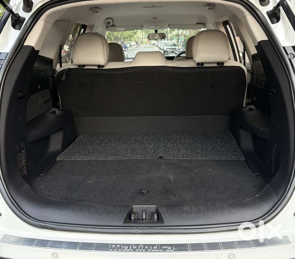 Mahindra Xuv700 2.0 Mx Petrol Mt 5 Str, 2022, Petrol