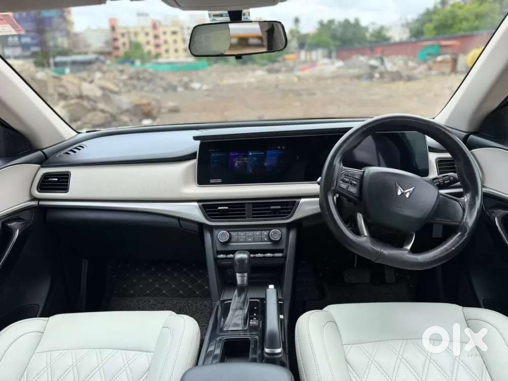 Mahindra Xuv700 2.0 Ax 5 Petrol At Str, 2022, Petrol