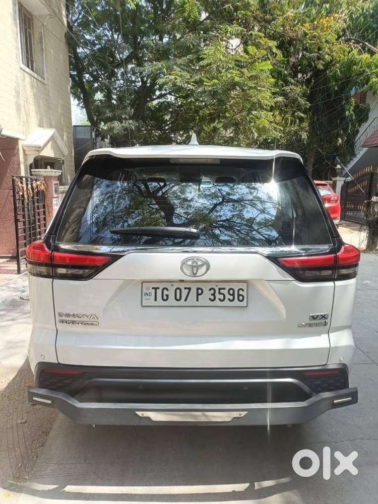 Toyota Innova Hycross 2.0 Vx Hybrid 8 Str, 2024