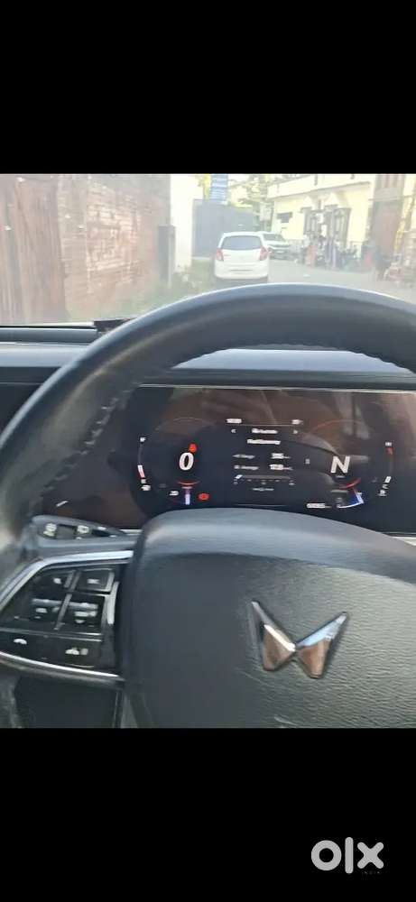 Mahindra Xuv700 Ax7 Diesel 2023 Manual Showroom Condition