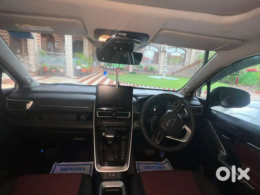 Toyota Innova Hycross 2025 Exclusive Edition